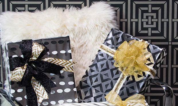 Holiday Stencil Tutorial: DIY Wrapping Paper