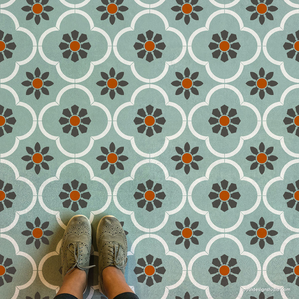 Hot New Stencil Patterns for Summer DIY Decorating