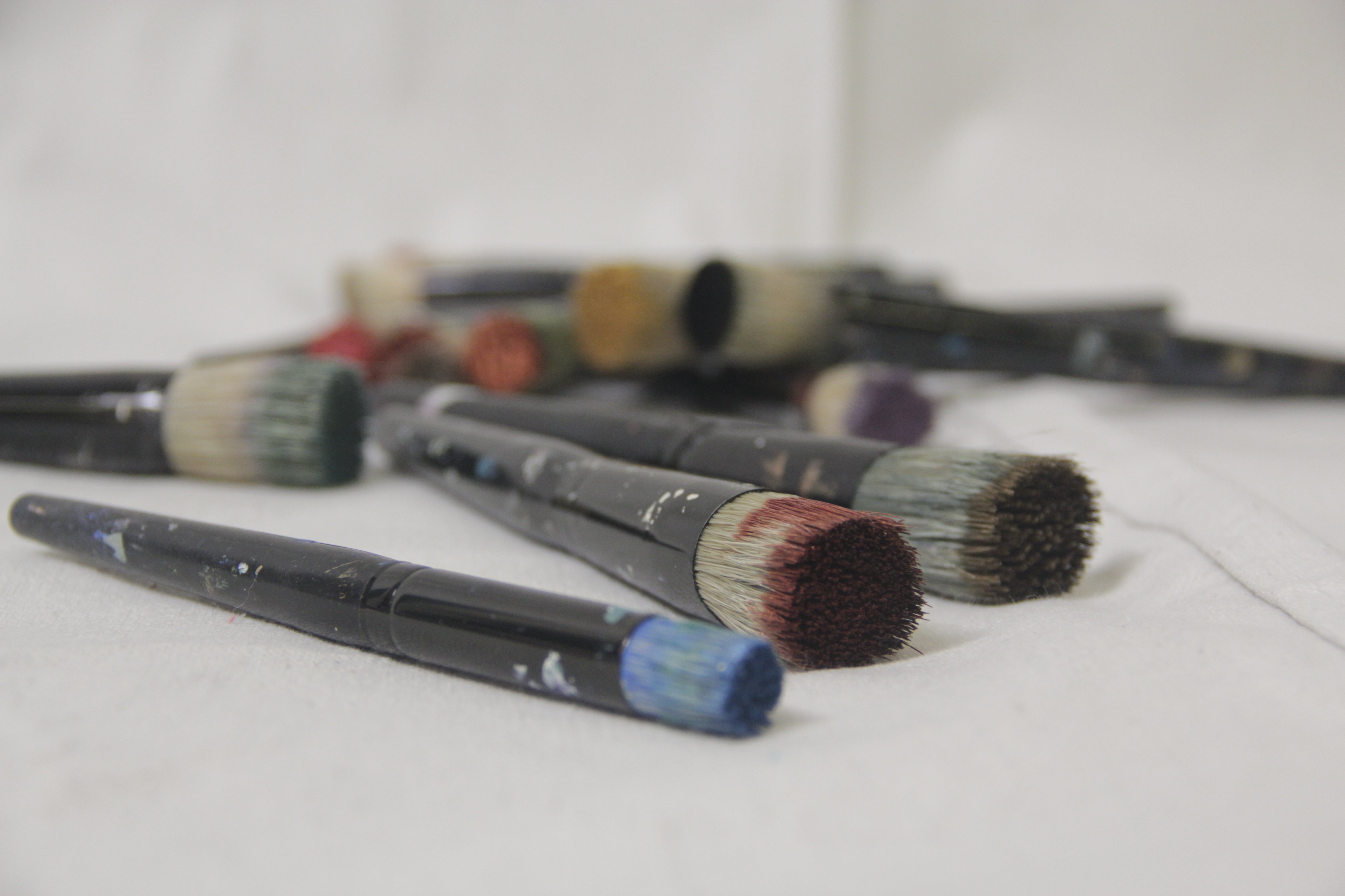 Best Stencil Brushes for Stenciling Walls, Floor, Furniture