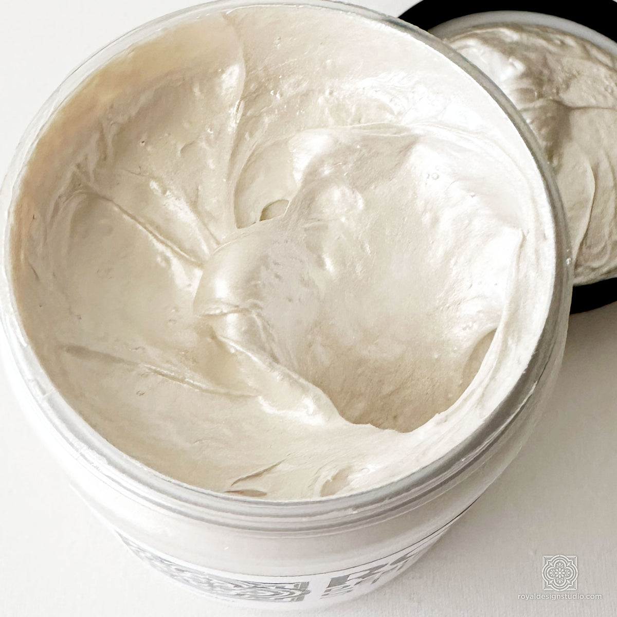 Pearl Oyster Stencil Creme
