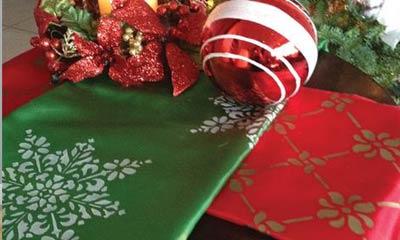 Easy Gift Idea: Custom Stencil Holiday Table Runners