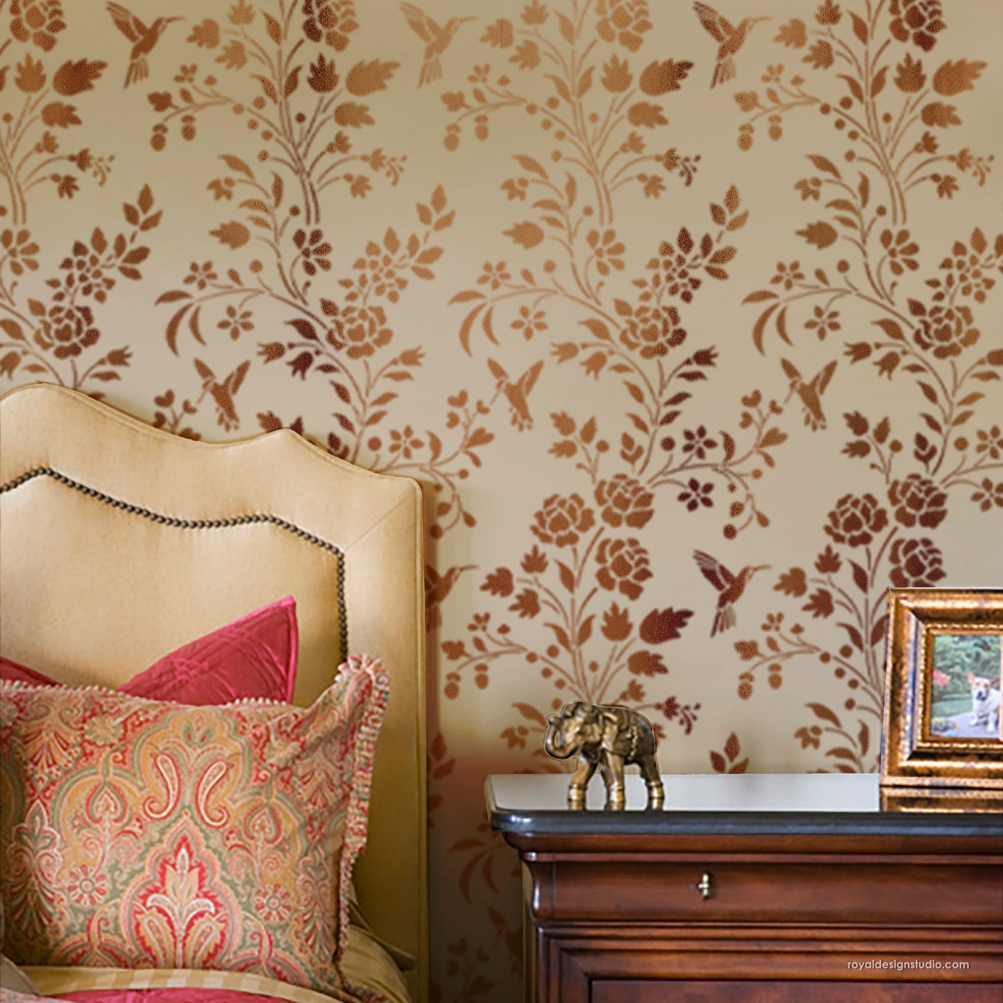 Chinoiserie stencil painted with metallic paints on a wall