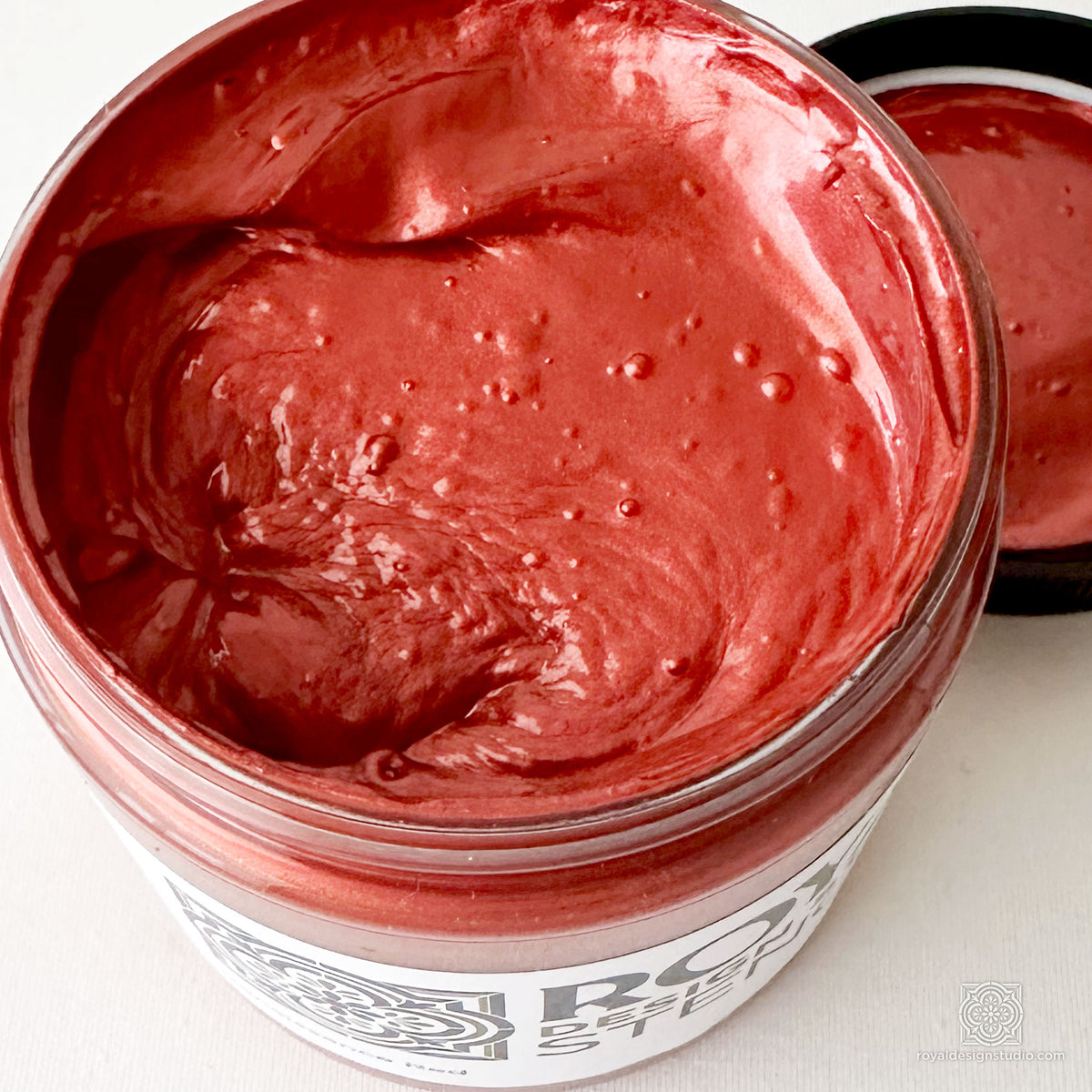 Renaissance Red Stencil Creme
